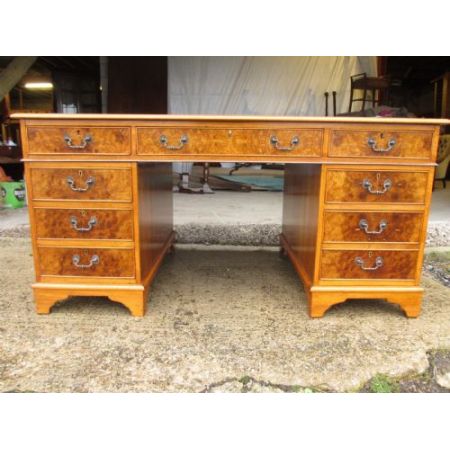 Nussbaum Schreibtisch Massivholz antik ca 1930