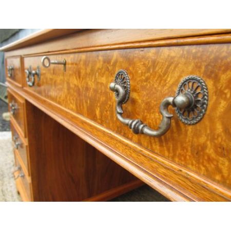 Nussbaum Schreibtisch Massivholz antik ca 1930