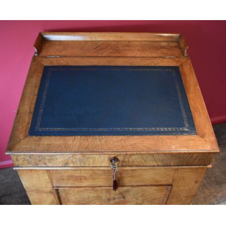 Viktorianischer Nussbaum Davenport Massivholz antik ca 1850