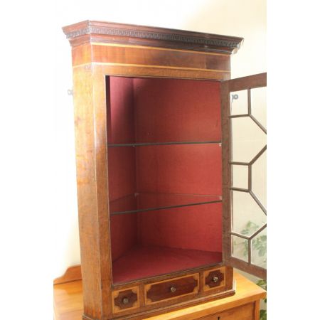 antiker Hängeeckschrank aus Eiche und Mahagoni Massivholz 19. Jahrhundert
