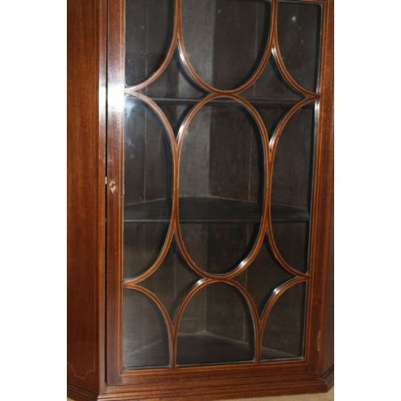 antiker Eckschrank aus Mahagoni Massivholz 19. Jahrhundert