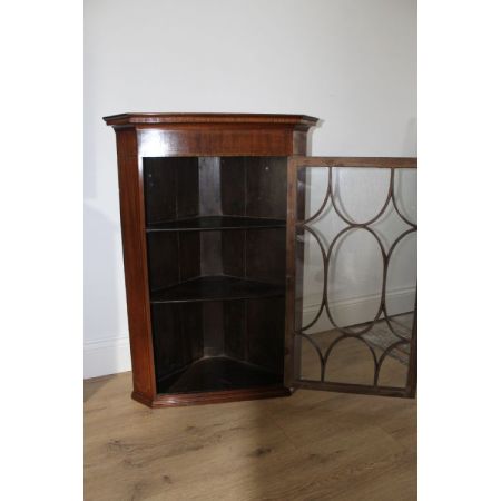 antiker Eckschrank aus Mahagoni Massivholz 19. Jahrhundert