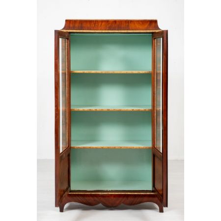 Vitrine aus Wallnussholz aus dem Jahr 1920