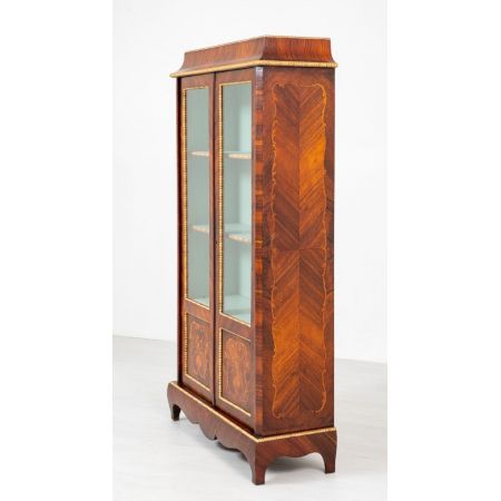 Vitrine aus Wallnussholz aus dem Jahr 1920