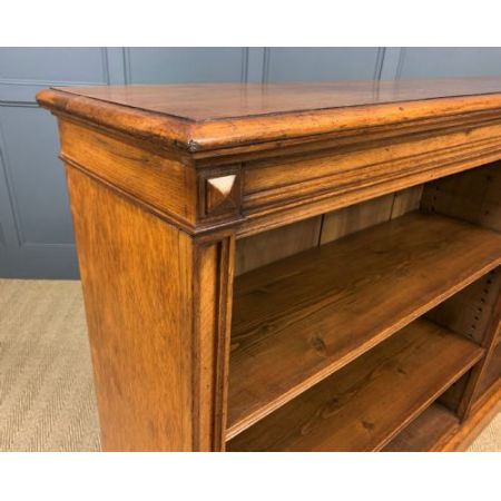 Langes viktorianisches Bücherregal aus goldener Eiche