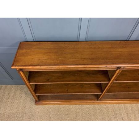 Langes viktorianisches Bücherregal aus goldener Eiche