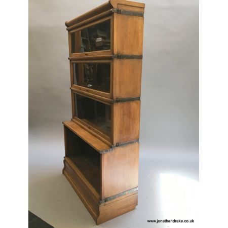 Globe Wernicke Bücherschrank aus Eichenholz