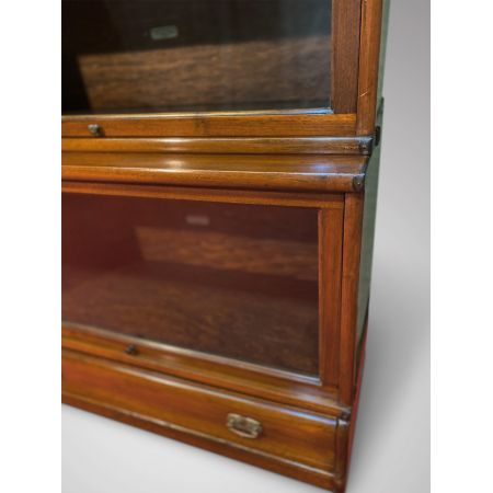 Antikes Nussbaumholz Globe Wernicke Bücherschrank