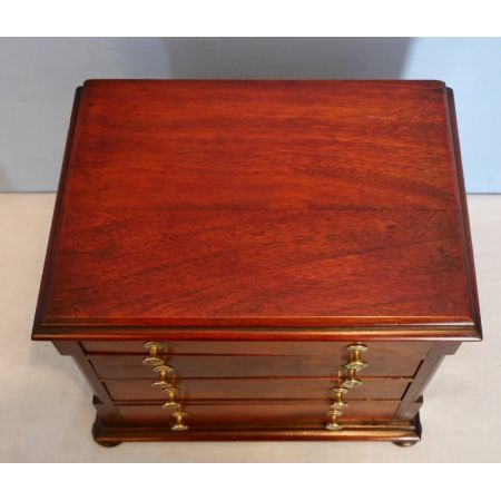 antike Miniaturkommode aus Mahagoni Massivholz 1840