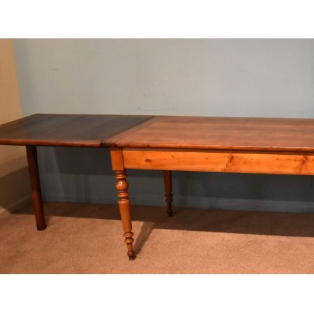 Ausziehbarer, französischer Esstisch aus Kirschholz