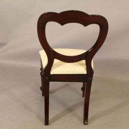 Antikes Set aus zwölf Stühlen mit Bow Fronts aus Mahagoni, 19. Jahrhundert