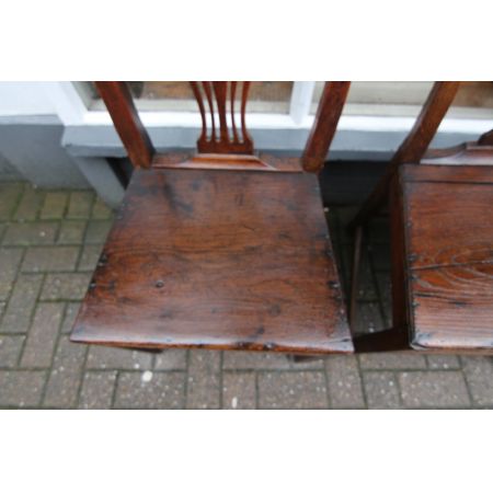 Antikes Set aus vier Eichenstühlen aus dem 18. Jahrhundert