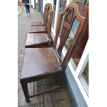 Antikes Set aus vier Eichenstühlen aus dem 18. Jahrhundert