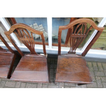 Antikes Set aus vier Eichenstühlen aus dem 18. Jahrhundert