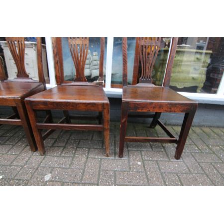 Antikes Set aus vier Eichenstühlen aus dem 18. Jahrhundert