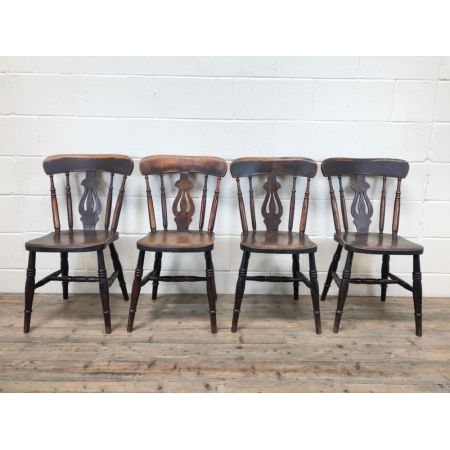 Set aus vier antiken Bauernstühlen aus Eschen- und Ulmenholz