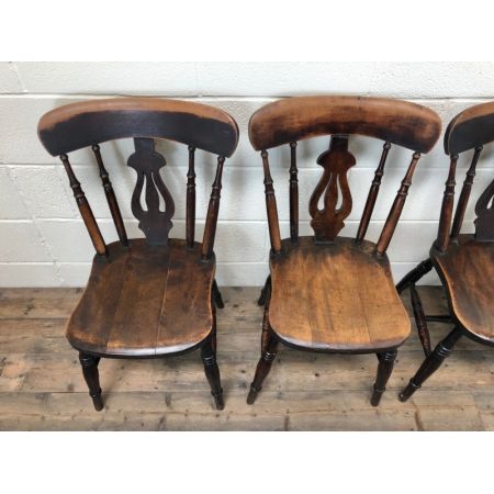 Set aus vier antiken Bauernstühlen aus Eschen- und Ulmenholz