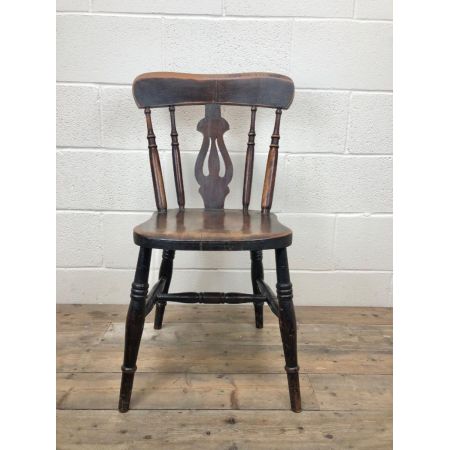 Set aus vier antiken Bauernstühlen aus Eschen- und Ulmenholz