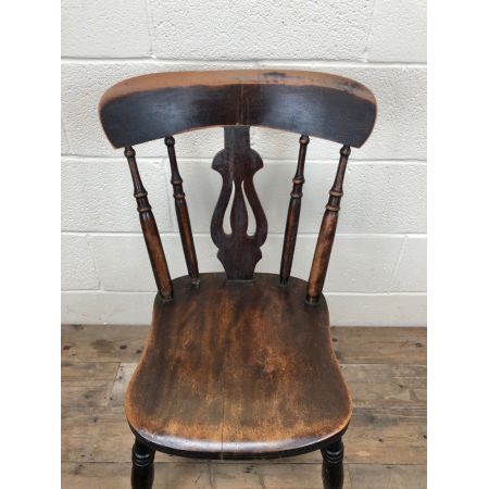 Set aus vier antiken Bauernstühlen aus Eschen- und Ulmenholz