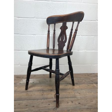 Set aus vier antiken Bauernstühlen aus Eschen- und Ulmenholz