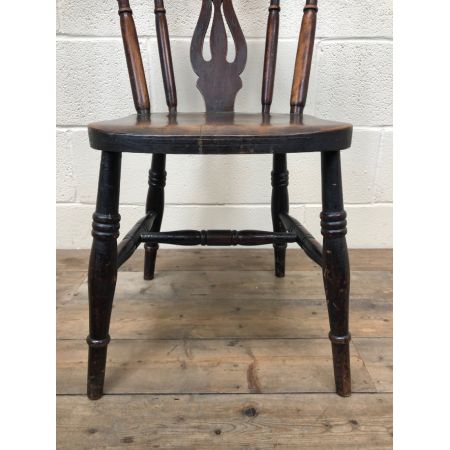 Set aus vier antiken Bauernstühlen aus Eschen- und Ulmenholz