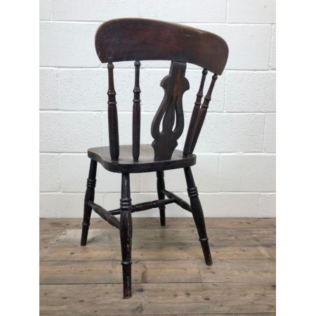 Set aus vier antiken Bauernstühlen aus Eschen- und Ulmenholz