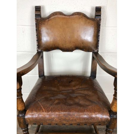 Set mit vier antiken Holz- und Lederstühlen