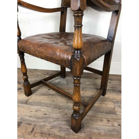 Set mit vier antiken Holz- und Lederstühlen