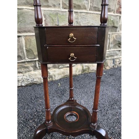 Antiker Waschtisch aus Mahagoni