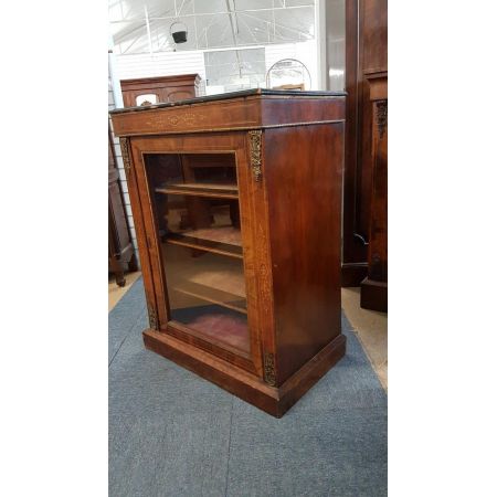 Antiker viktorianischer Nussbaumschrank mit Glastür, ca. 1860