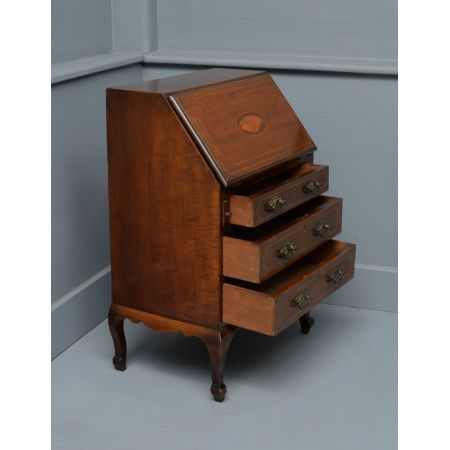 Seltener Kinderschreibtisch aus Mahagoni mit Intarsien, antik, 19. Jahrhundert