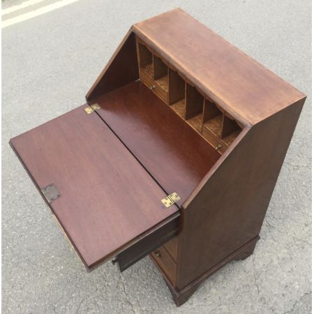 Antikes, kleines Inlaid Schreibbüro aus Mahagoni, ca. 1900