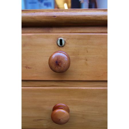 Kommode aus Kiefernholz mit Schubladem und ovalen Messingschildern aus dem 19. Jahrhundert