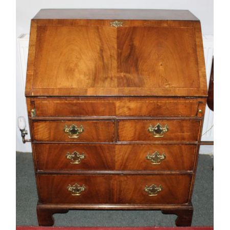 Kleiner antiker Sekretär aus Wallnussholz