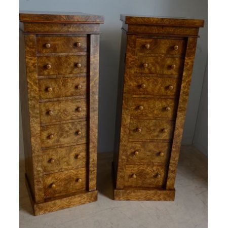 Paar schlanke Wellington Kommode aus Wallnuss