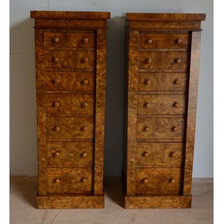 Paar schlanke Wellington Kommode aus Wallnuss