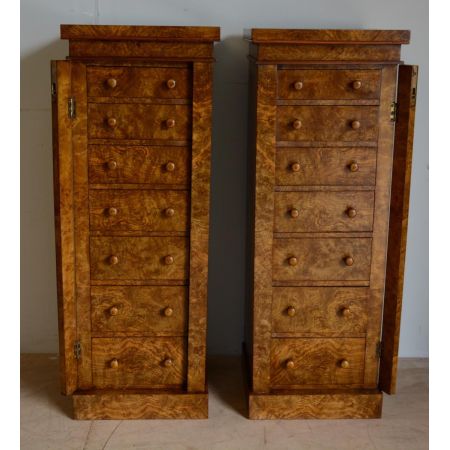 Paar schlanke Wellington Kommode aus Wallnuss