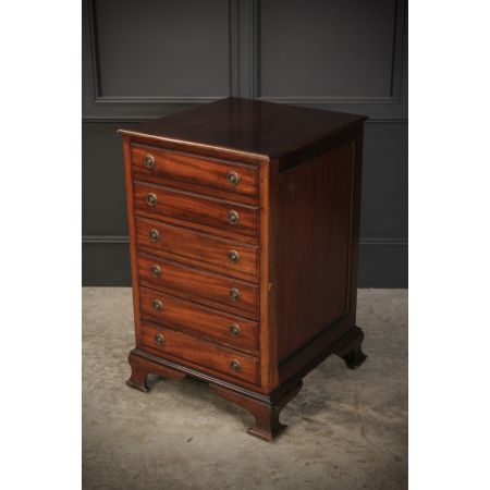 Antike kleine Kommode aus Mahagoni