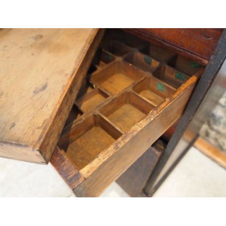 Seltene Kommode von einem georgischen Ingenieure oder Tischler circa 1790