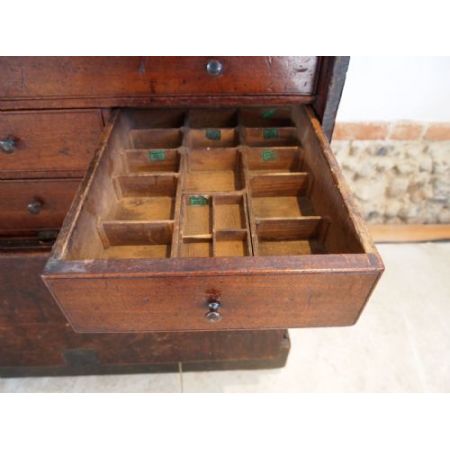 Seltene Kommode von einem georgischen Ingenieure oder Tischler circa 1790