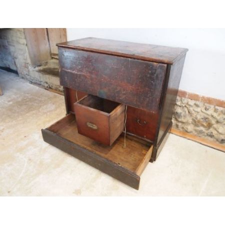 Seltene Kommode von einem georgischen Ingenieure oder Tischler circa 1790