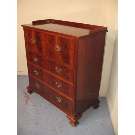 Antike Kommode aus Mahagoni-Leinen