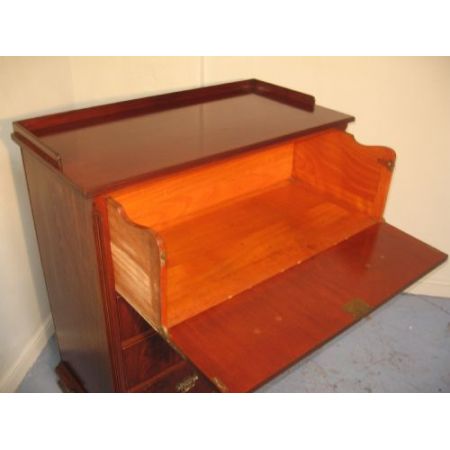 Antike Kommode aus Mahagoni-Leinen