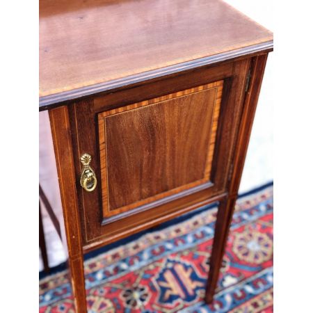 Antiker Nachttisch aus Mahagoni