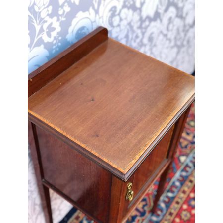 Antiker Nachttisch aus Mahagoni