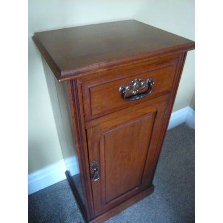 Hoher Nachttisch aus Mahagoni mit Schublade