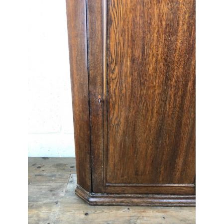 Antiker Eichenschrank aus dem 19. Jahrhundert