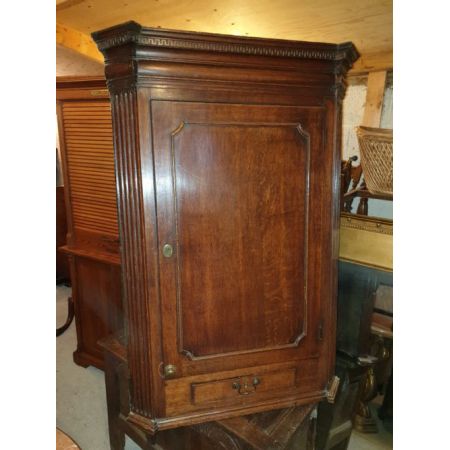 Antiker Eichenschrank aus dem späten 18. Jahrhundert