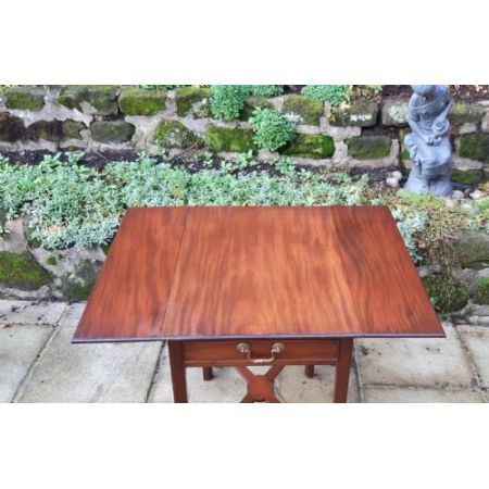Kleiner Pembroke Tisch aus Mahagoni
