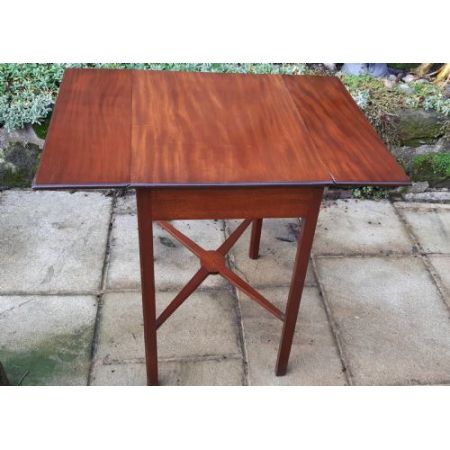 Kleiner Pembroke Tisch aus Mahagoni